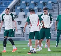 集结日体能课后；多特蒙德队长鼓劲备战NBA常规赛；气氛紧张；身体对抗强度拉满